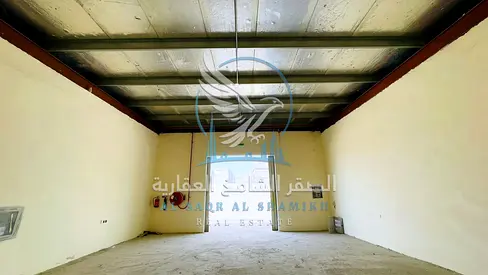 مستودع بموقع مميز | طريق عام | 1000 قدم | 3فاز | دفاع مدني | مناسب للتخزين والتجاري | ارتفاع 8متر | سهوله دخول وخروج الشاحنات | مساحات تحميل وتفريغ |