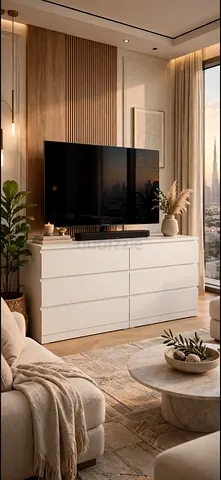 White 6-Drawer Dresser / Chest in Good Condition