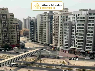 HOT OFFER//BIG 2BHK//WITH BALCONY//SAHARA CENTER SAME LINE 4 CHEQUE