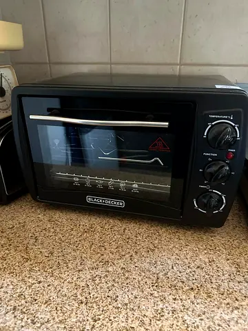 Black & Decker Compact Electric Oven / Toaster Oven - Good Condition