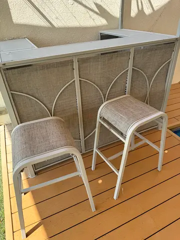 Outdoor bar