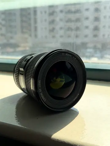 Canon EF 17-40mm f/4L USM Wide Angle Zoom Lens - Good Condition