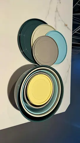 Set of collapsible nesting silicone bowls/plates - multiple sizes, like new
