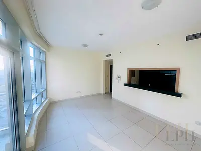 Fountain View | Vacant | Close to Metro
