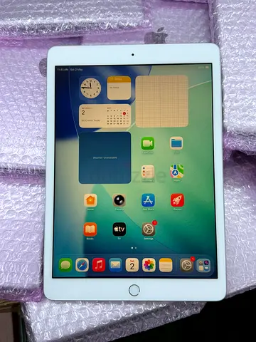 Apple iPad (White) - Good Working Condition