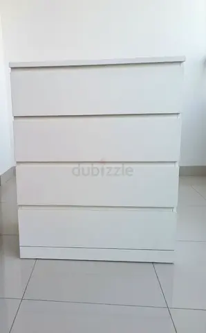 Ikea Malm Simple white 4-drawer dresser / chest of drawers - good condition