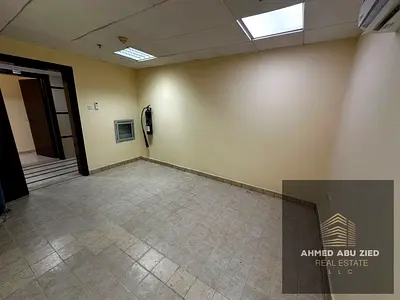مكتب تجاري منفصل للإيجار السنوي في شارع الميناء عجمان - 150 قدم، بناية جديدة، تكييف مركزي مجاني، كهرباء مجانية، مواقف، إيجار 13,000 درهم