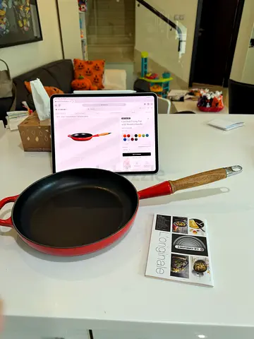 Original cast iron le creuset 26cm - Red pan with wooden handle - used once