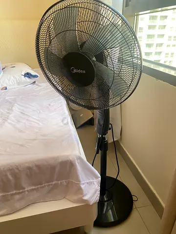 Midea Oscillating Pedestal Fan – Good Working Condition
