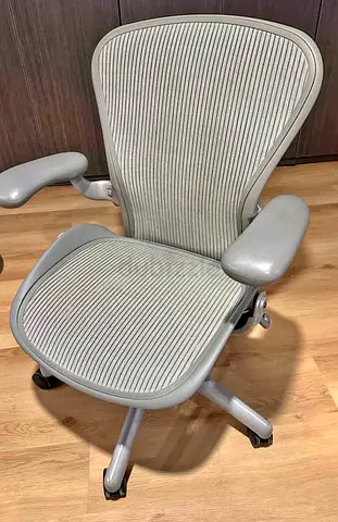 Selling Herman miller Areon chair size B and C fully loaded