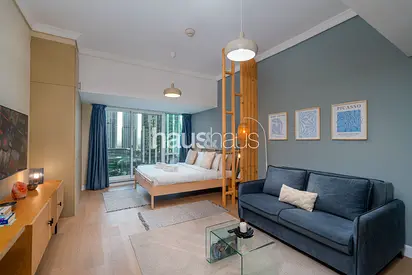 Near Metro | Chic and Fully Equipped | Spacious