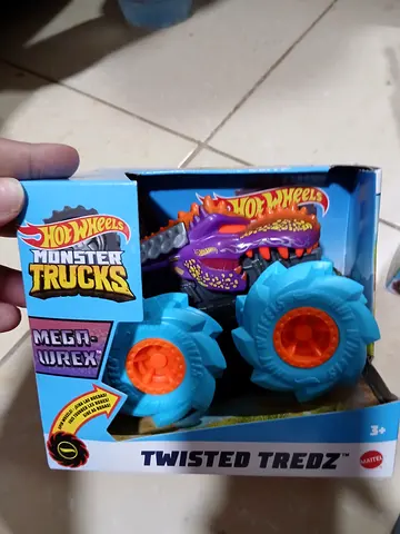 Hot Wheels Monster Truck Twisted Tredz - Mega Wreck (boxed)