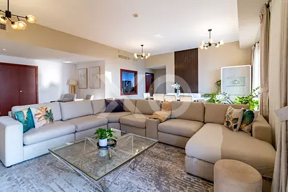 Spacious 4 Bedroom Apartment with Sea View