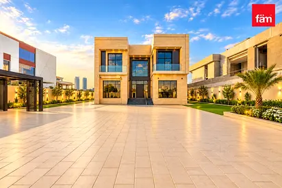 Suburban villa for family, easy access to the city