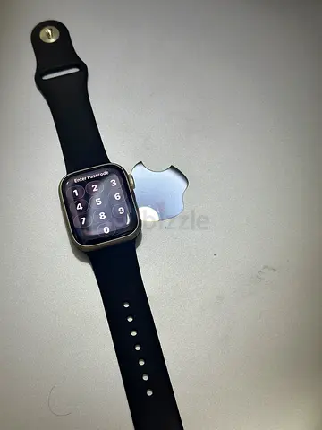 Apple Watch Series 8 41mm(Silver) with Black Sport Band - band size (small)Good Condition