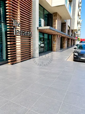Road Facing | Supermarket Clinic | High Visibility