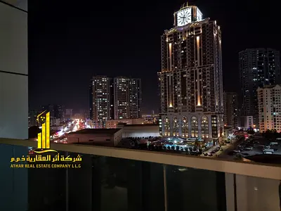أفخم غرفة وصالة مع بلكونه اطلاله مفتوحه الشقه مفروشه بالكامل فرش جديد راقي جدا بموقع مميز جدا شامله جميع الخدمات مع جيم، مسبح، باركينج خاص