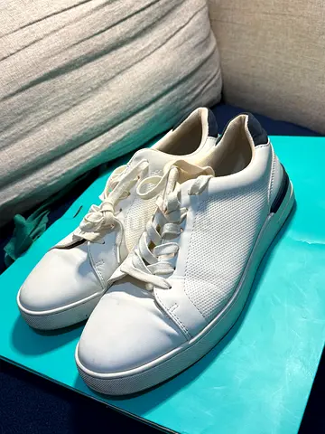 White casual sneakers, size 42