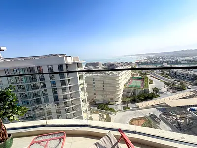 Panoramas & Luxury Living: High-Floor 1-Bed with Stunning Sea Views