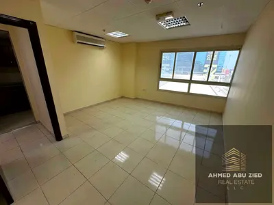 مكاتب تجارية للإيجار في شارع المينا عجمان - بناية جديدة بالكامل، كهرباء مجانية، تكييف مركزي، مواقف، موقع استراتيجي، إيجار 18,000 درهم سنوياً