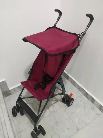 Lightweight umbrella stroller in excellent condition - burgundy