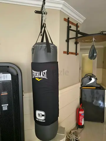 Everlast Heavy Punching Bag with Swivel and Speed Ball (Good Condition)