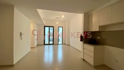 جاهز للسكن / تصميم واسع / بحالة ممتازة