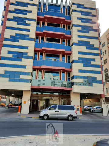 1 B/R+ HALL FLAT TO LET
