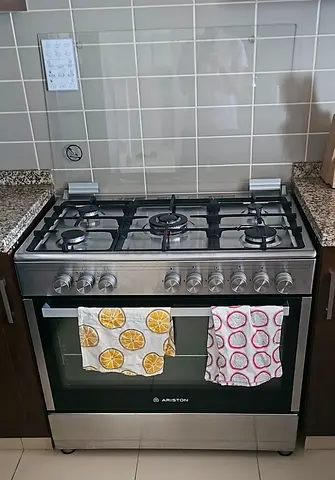 Ariston 5-burner Stainless Steel Gas Range with Oven - Excellent Condition - very very rarely used