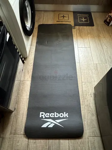 Yoga/pilated/training mat and adjustable ankle/arm pair of 2.5 kg weights