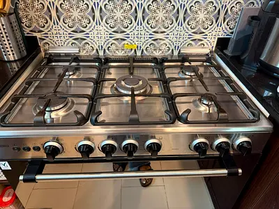Super General 5-Burner Gas Cooking Range – 6 Months Used – Excellent Condition