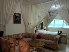 With private parking / including all bills / large garden / clean furniture / very large area