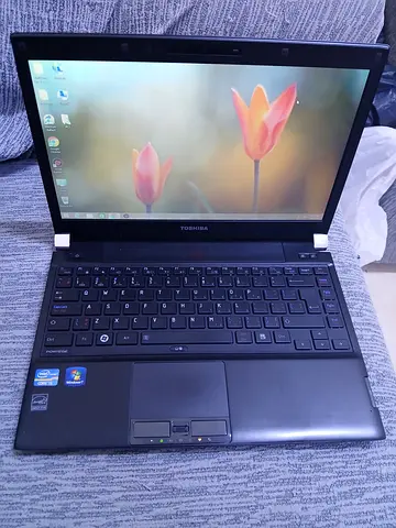 13.3 inch screen size with good battery..toshiba laptop core i5 3rd generation perfect condition