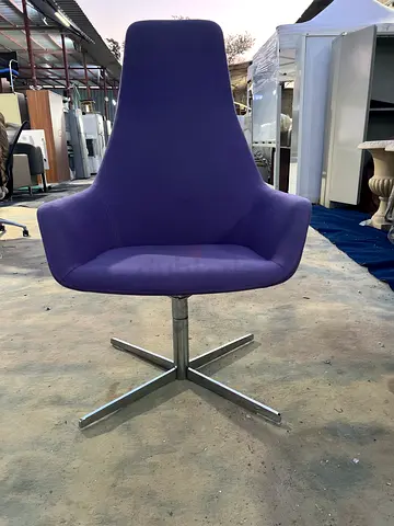Hitchmylius chair
