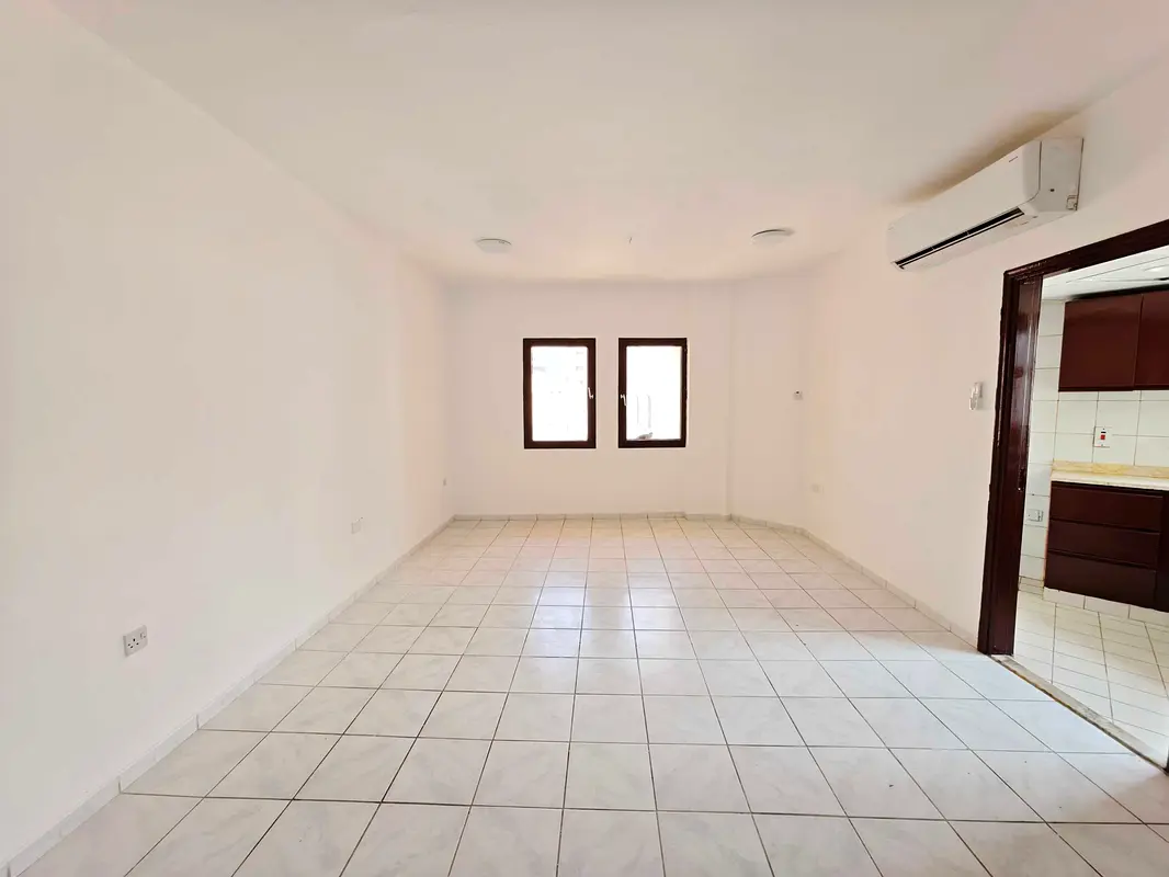 Spacious Studio // Big Layout // Close Kitchen// Close To Metro