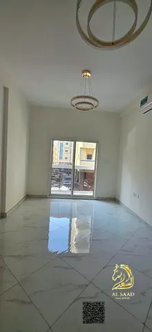 فرصة مميزة للسكن بجانب فندق العين في النعيمية 1 – عجمان!  شقة مكونة من غرفتي نوم وصالة، تتميز بتوزيع عملي للمساحات وبلكونة، وتناسب العائلات الباحثة عن