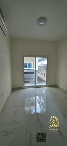 شقة للإيجار السنوي في عجمان، منطقة النعيمية 1، بجانب فندق العين، بموقع مميز وقريب من الخدمات والمرافق الأساسية.