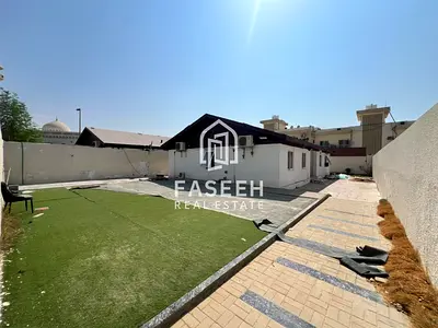 Arabic house for rent with a large yard in Al-Fisht