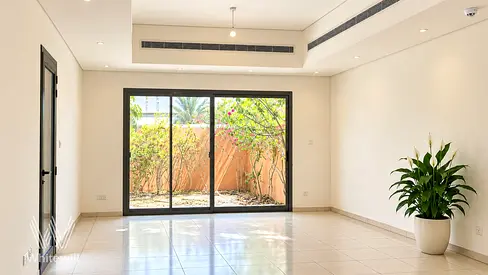 Luxurious 4BR+Maids| Private Garden | Beach Access