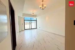 Middle | Single Row | Closed Kitchen | Brand New