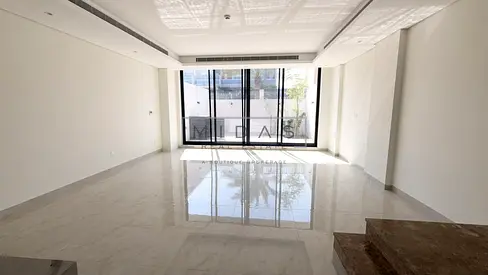 4BR/Vacant/Un Furnished/Close to School & Mall