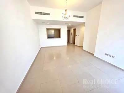 Skyline Living | Stylish 2-BR | Prime Location