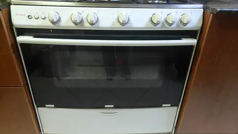 Used white freestanding gas cooker with oven - good working condition