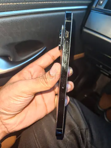 iPhone 14 Pro Max, Dual SIM, in excellent condition. Battery health is 90%. The phone is 100% origin