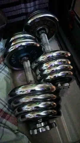 Adjustable chrome dumbbell pair with weight plates
