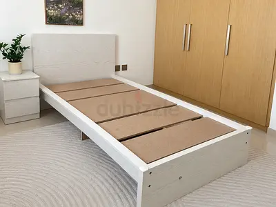 2 Single wooden bed frame 99x200 cm – Excellent Condition-