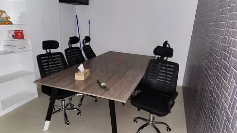 Wood-effect 6-seater Meeting Table with Ergonomic Office Chairs