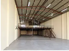 Warehouse for rent in Umm Al Quwain, area 6,535 sq ft with a mezzanine. Ground floor area is 4,035 s