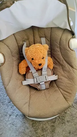 Beige infant seat / baby carrier in good condition/ Graco brand