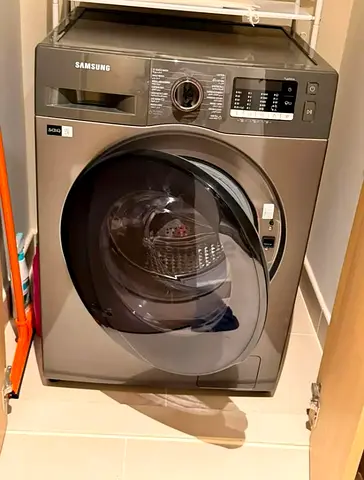 Samsung 8 kg Washer and 6 Kg dryer 2 in one New Model Slightly Used